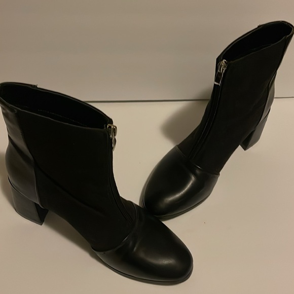 Black chunky heel booties Size euro 40 comparable to size 8.5 or 9 - Picture 9 of 10